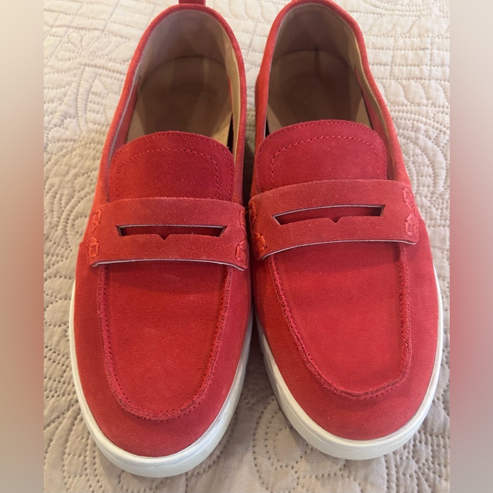 Vionic uptown —red suade